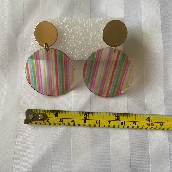 ⭐️💲5add-on⭐️ Fun earrings - Picture 4 of 4